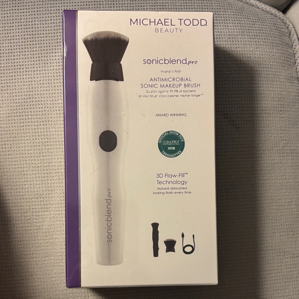 Michael Todd  Beauty Sonic Blend pro Makeup Brush - White